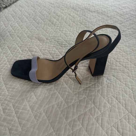 Ann Taylor NWT MISSY SUEDE BLOCK HEEL SANDAL SIZE 11 - Picture 3 of 6